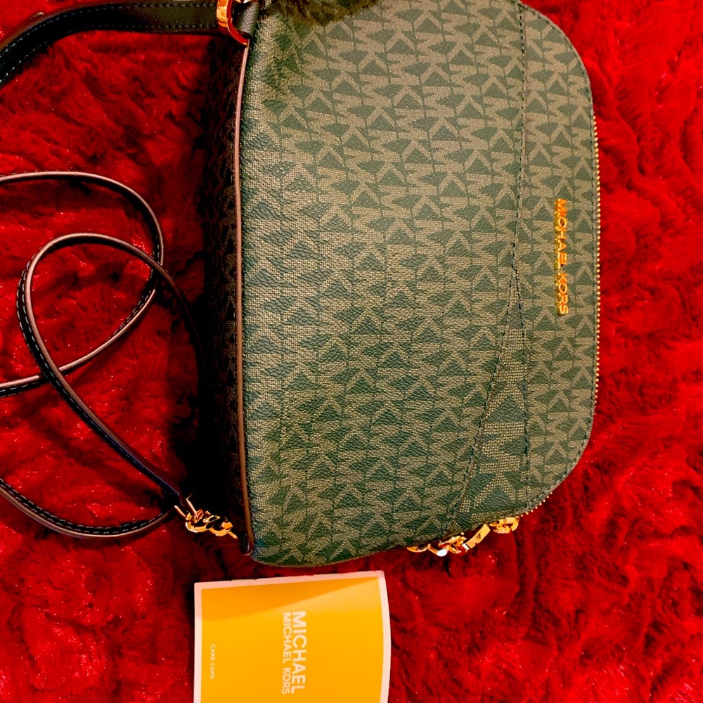 Brand New With Tags MICHAEL Michael Kors Jet Set Travel Medium Dome Crossbody - Picture 5 of 5